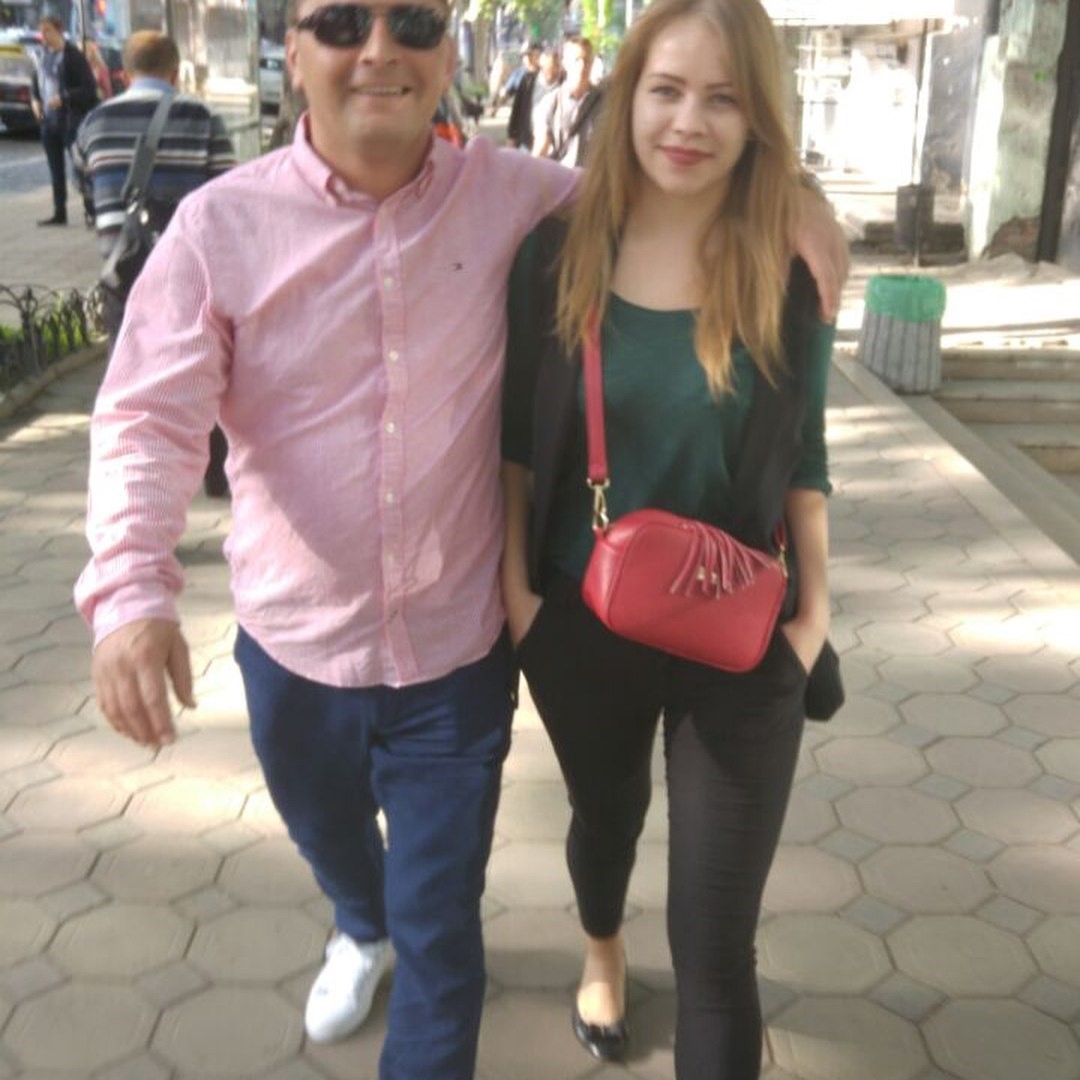 Türk eşinin babaannesine abdest aldırıp seccadesini serdi, 11 milyon izlenip gönüllerin gelini oldu
