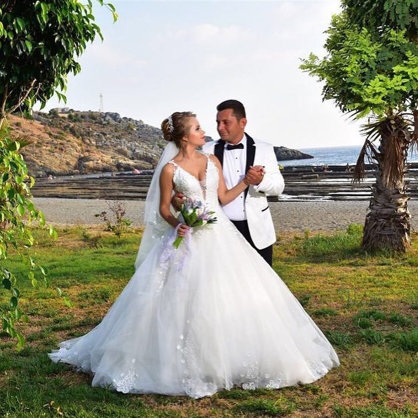 Türk eşinin babaannesine abdest aldırıp seccadesini serdi, 11 milyon izlenip gönüllerin gelini oldu
