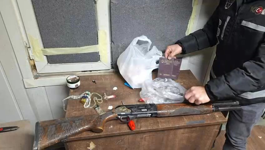 Türk filmi gibi gasp: Hastanede refakatçi olarak beklemişler
