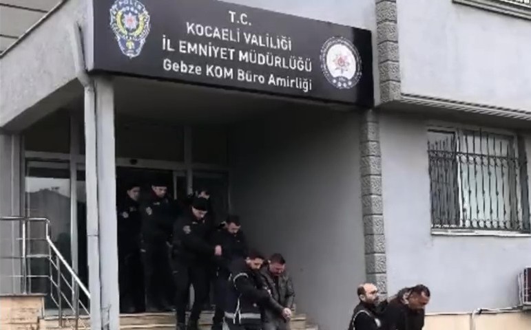 Türk filmi gibi gasp: Hastanede refakatçi olarak beklemişler
