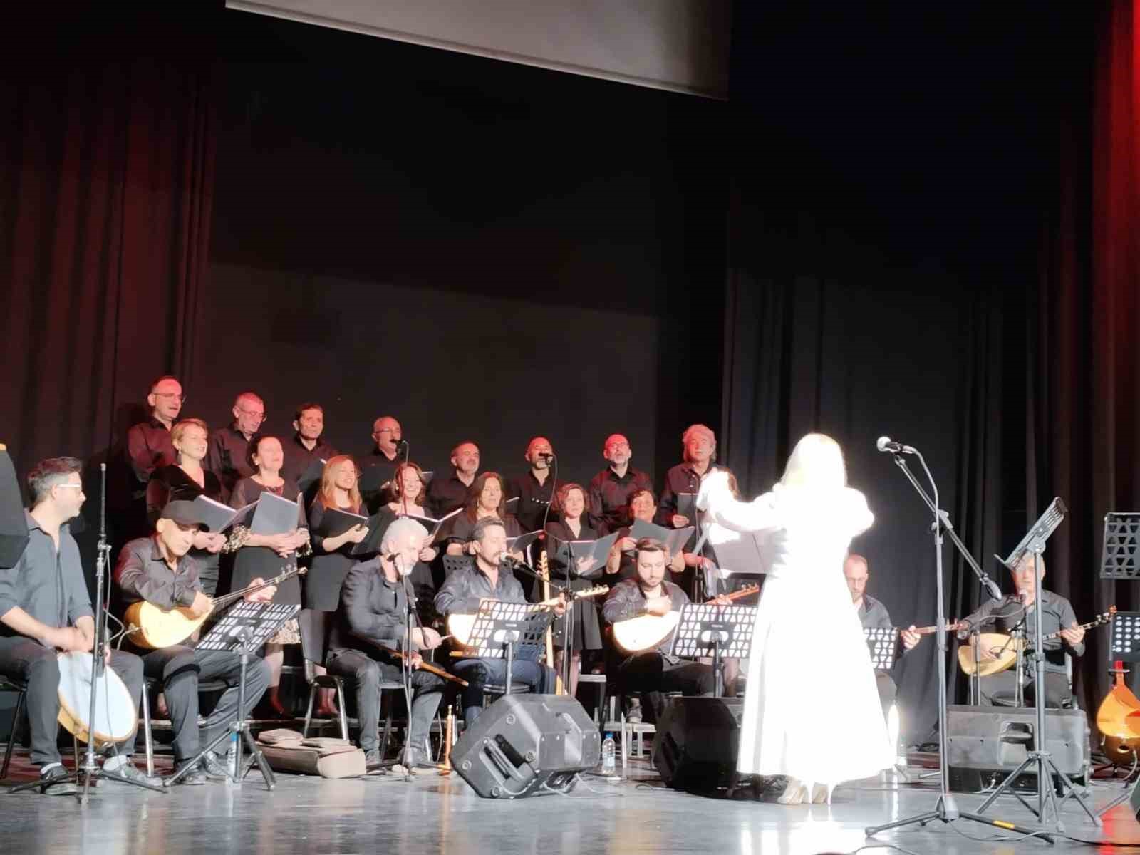 Türk Halk Müziği Topluluğu’ndan türkü gecesi
