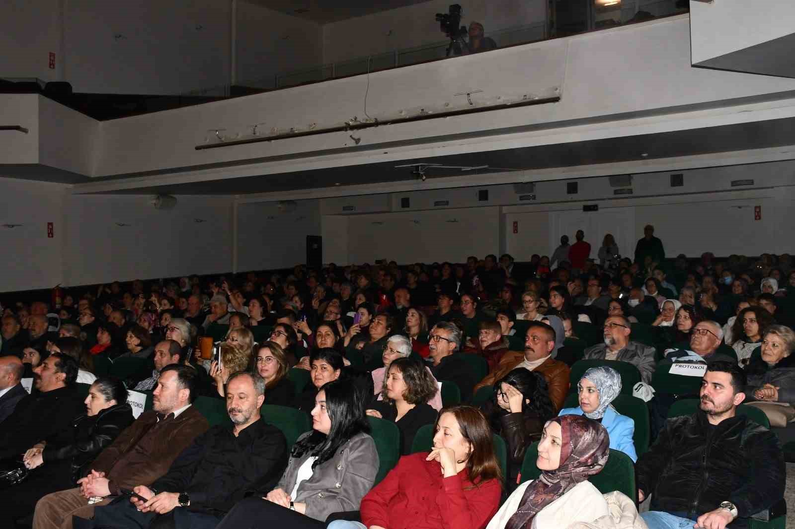 Türk Halk Müziği Topluluğu’ndan türkü gecesi
