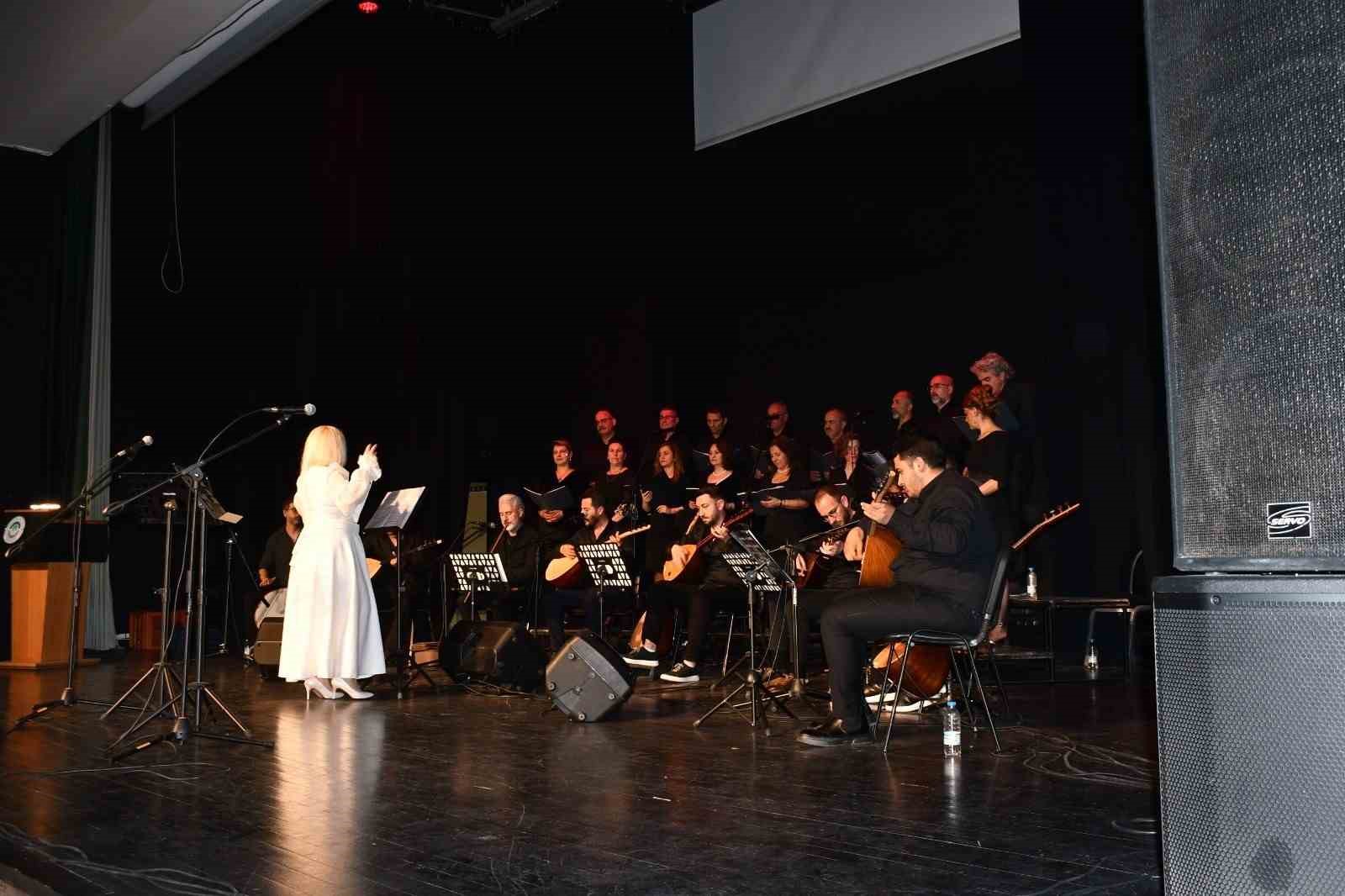 Türk Halk Müziği Topluluğu’ndan türkü gecesi
