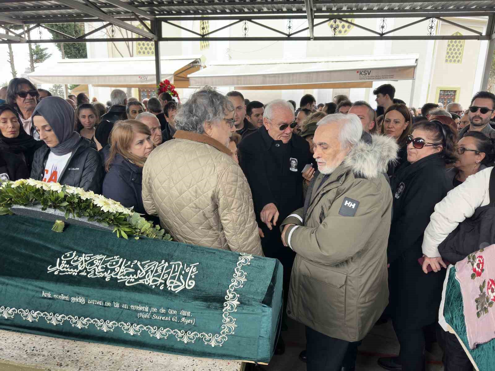 Türk halk müziğinin usta ismi Seha Okuş son yolculuğuna uğurlandı
