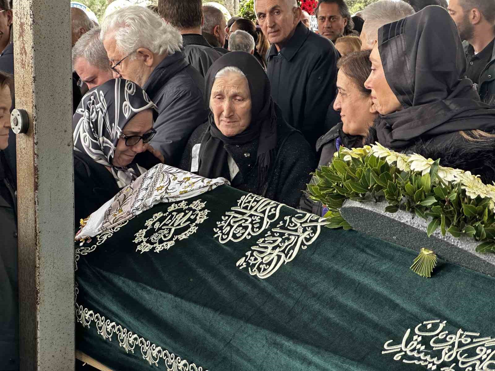 Türk halk müziğinin usta ismi Seha Okuş son yolculuğuna uğurlandı
