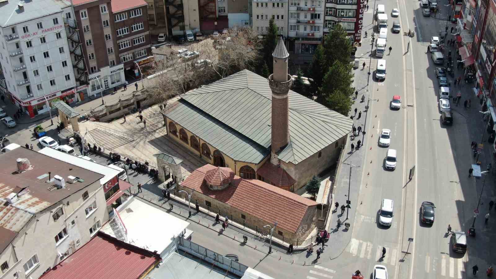 Türk-İslam tarihindeki 3 Şems’ten biri, Kara Şems’in türbesi, ziyaretçilerini ağırlıyor
