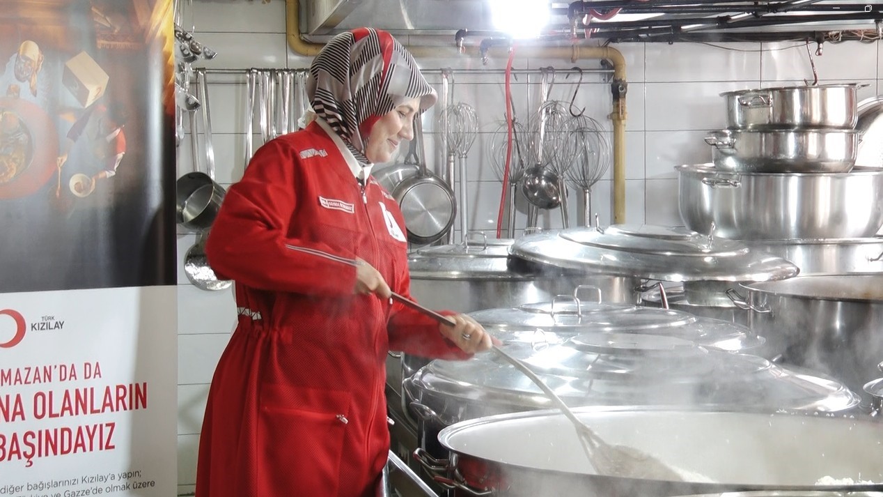 Türk Kızılay Başkanı Yılmaz: "Göç olasılığına karşı, geçici beslenme ihtiyacına karşı bütün hazırlıklarımız tamam"
Türk Kızılay Başkanı Yılmaz: "Göç olasılığına karşı, geçici beslenme ihtiyacına karşı bütün hazırlıklarımız tamam"