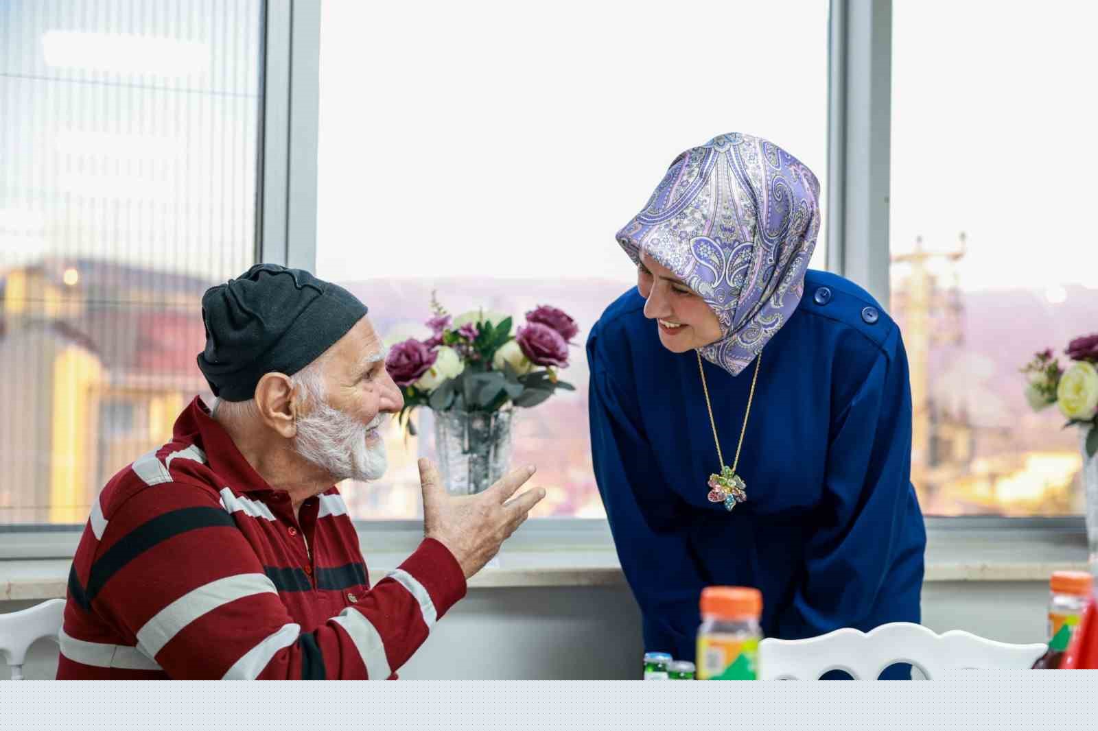 Türk Kızılay, huzurevi sakinleriyle iftarda buluştu
