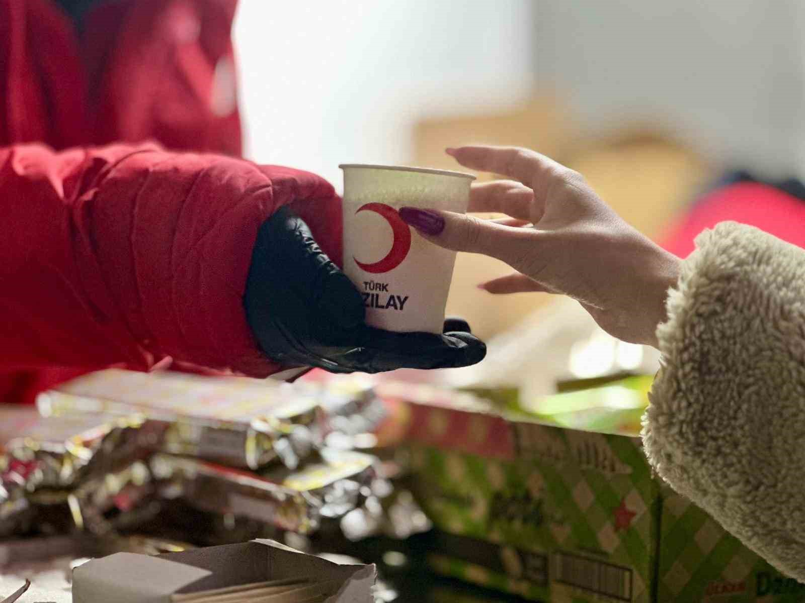 Türk Kızılay Manisa’dan öğrencilere 5 bin kişilik ikramlık
