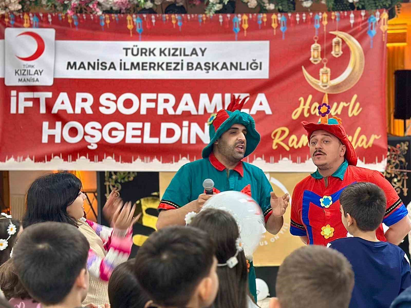 Türk Kızılay Manisa’dan, yetimler için özel iftar
