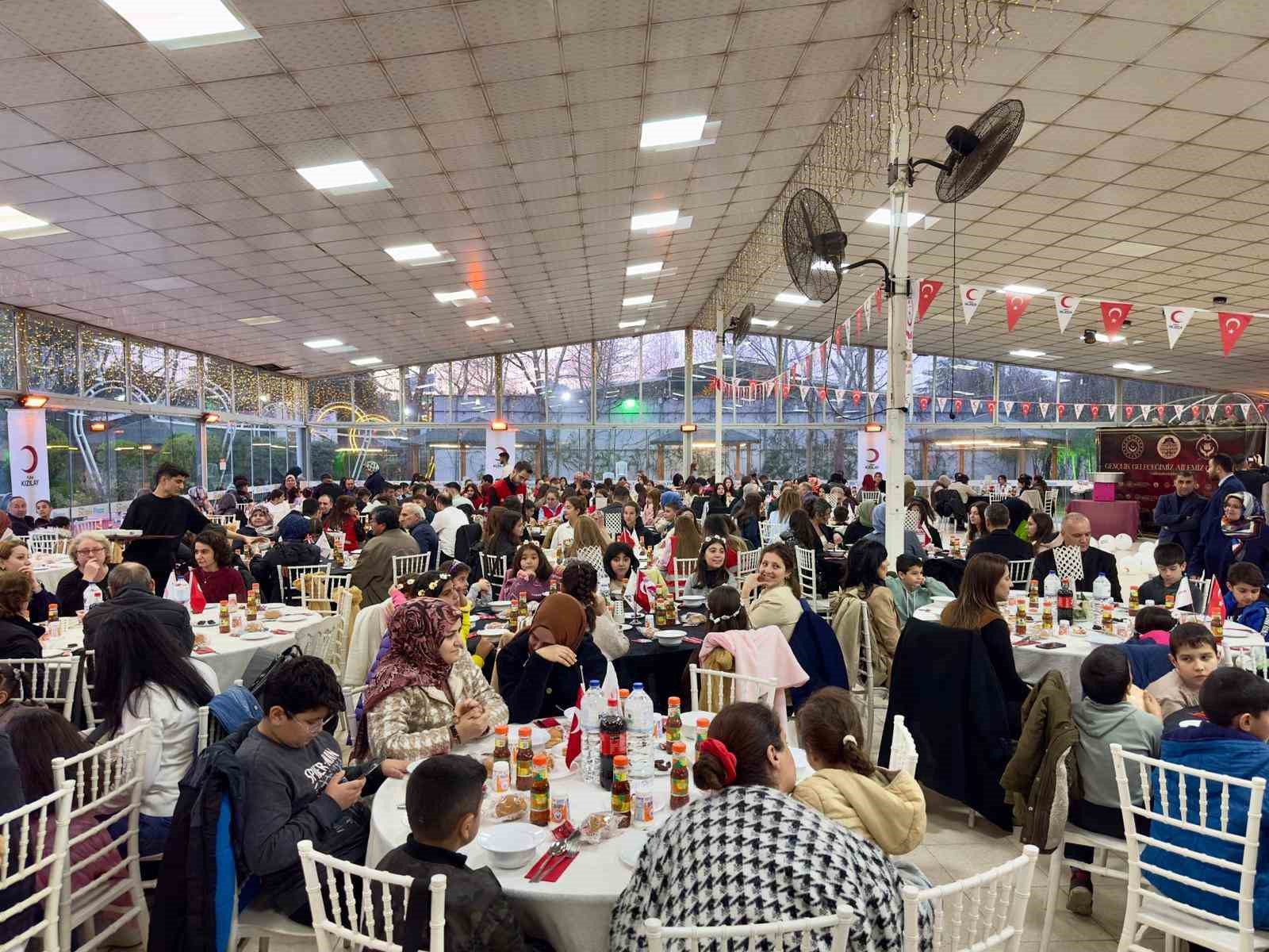 Türk Kızılay Manisa’dan, yetimler için özel iftar
