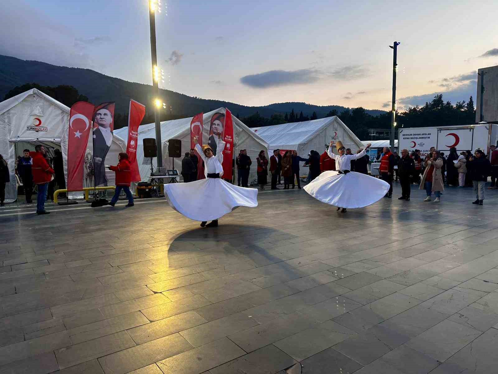 Türk Kızılay ve Yunusemre Belediyesi’nden 1000 kişilik iftar
