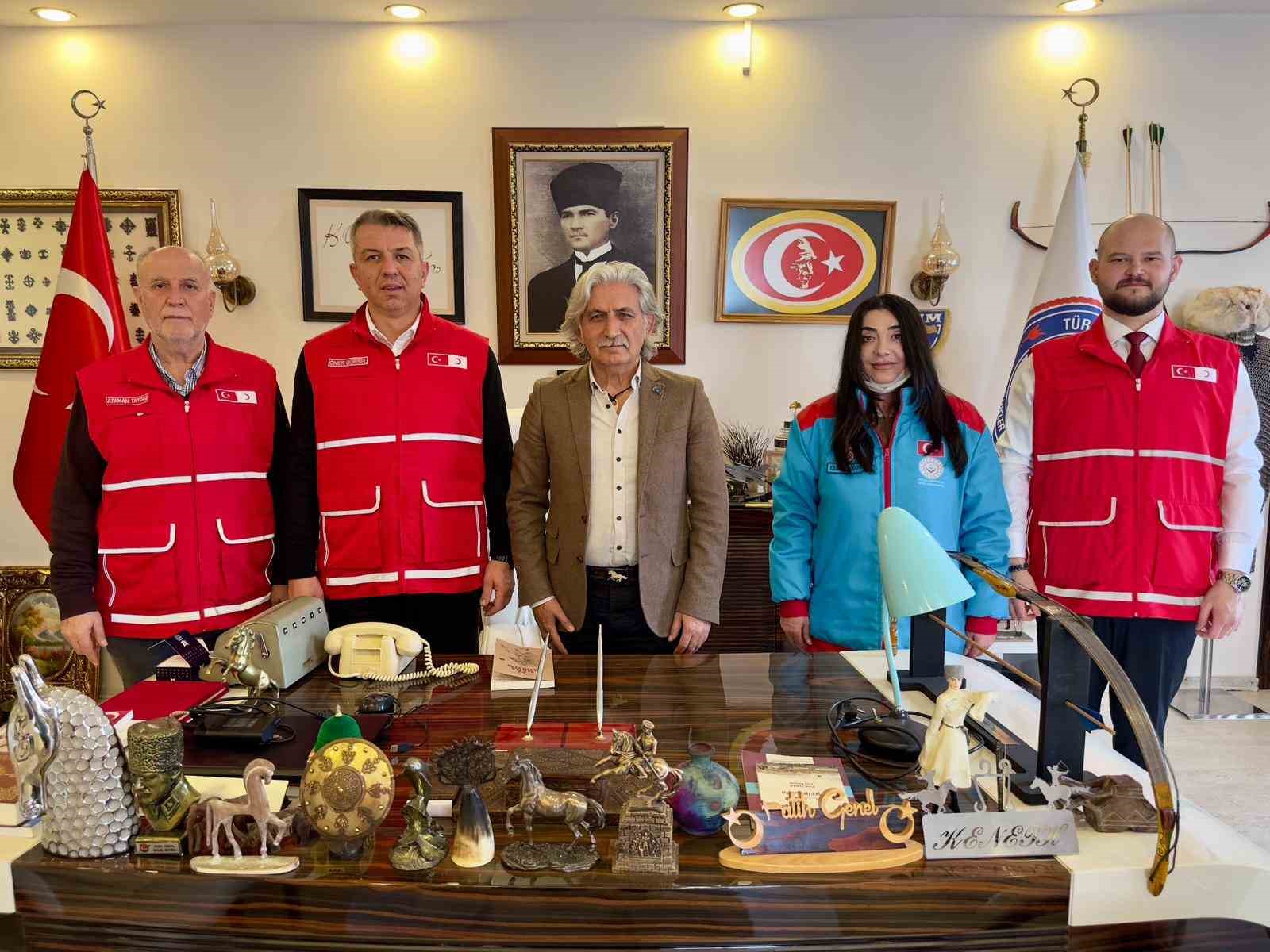 Türk Kızılay’dan Manisa’da 200 aileye sıcak iftar desteği
