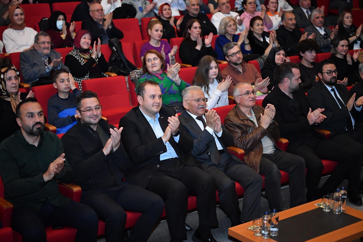 Türk Sanat Müziği konseri Kayserililerden büyük ilgi gördü
Türk Sanat Müziği konseri Kayserililerden büyük ilgi gördü