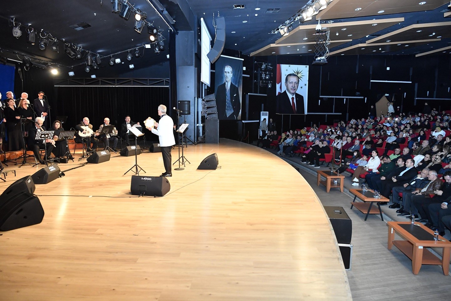 Türk Sanat Müziği konseri Kayserililerden büyük ilgi gördü
Türk Sanat Müziği konseri Kayserililerden büyük ilgi gördü