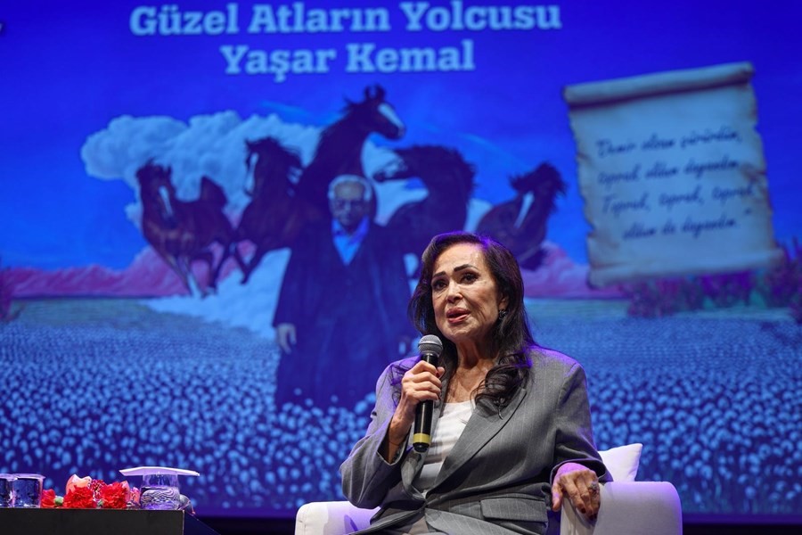 Türk sinema Sultanı Türkan Şoray "set için köyü yaktık, davul zurnayla uğurladılar"
