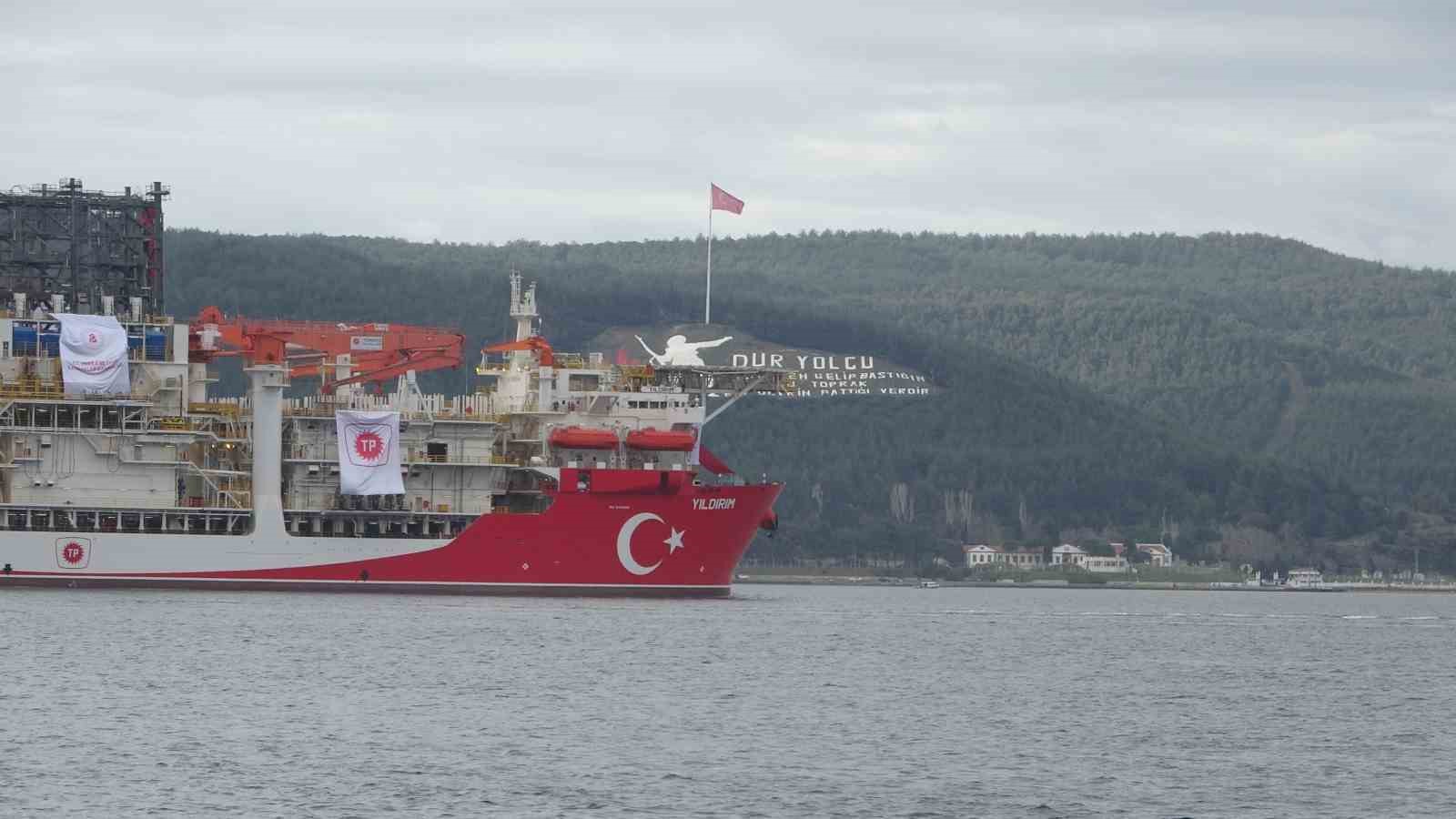 Türk sondaj gemisi Yıldırım Çanakkale Boğazı’ndan geçti
