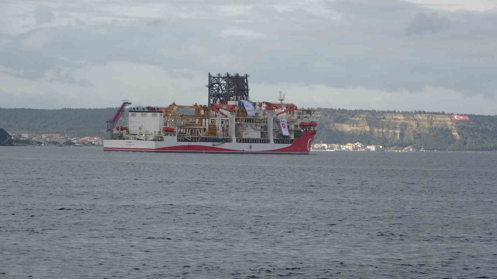 Türk sondaj gemisi Yıldırım Çanakkale Boğazı’ndan geçti
