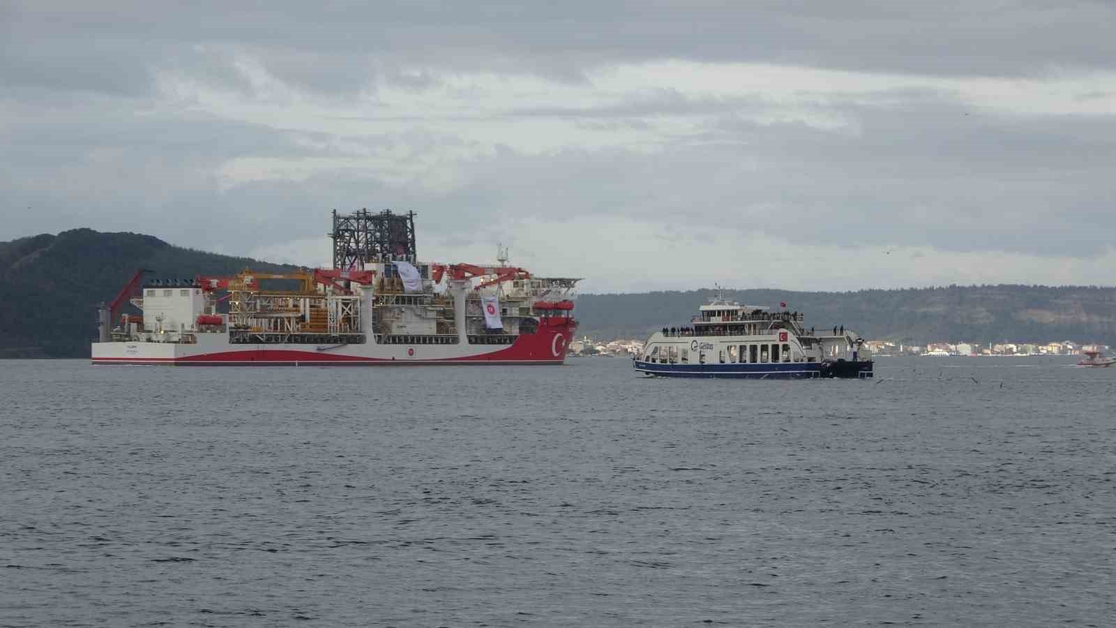 Türk sondaj gemisi Yıldırım Çanakkale Boğazı’ndan geçti
