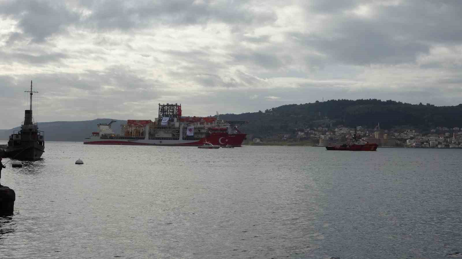 Türk sondaj gemisi Yıldırım Çanakkale Boğazı’ndan geçti
