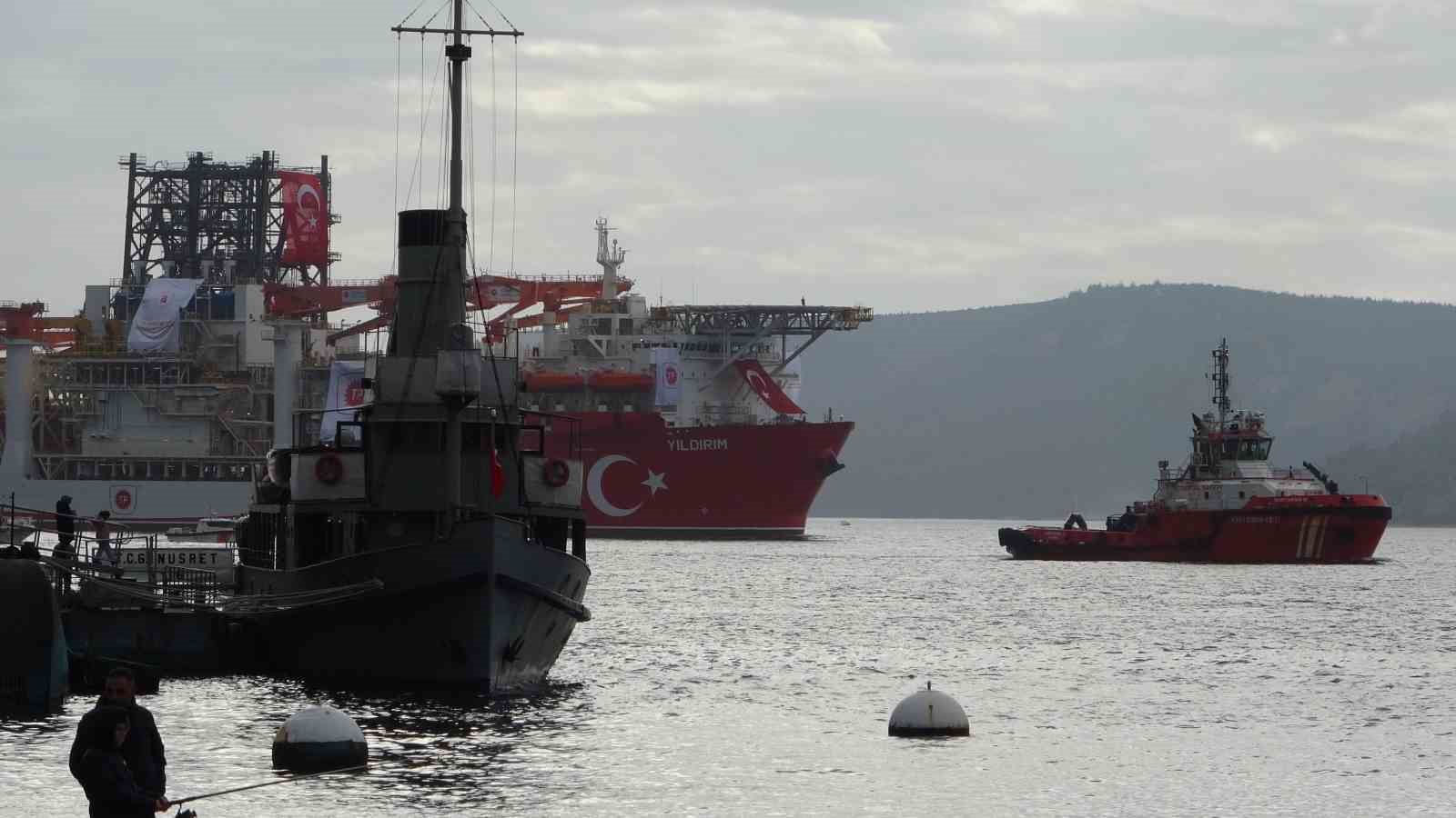 Türk sondaj gemisi Yıldırım Çanakkale Boğazı’ndan geçti
