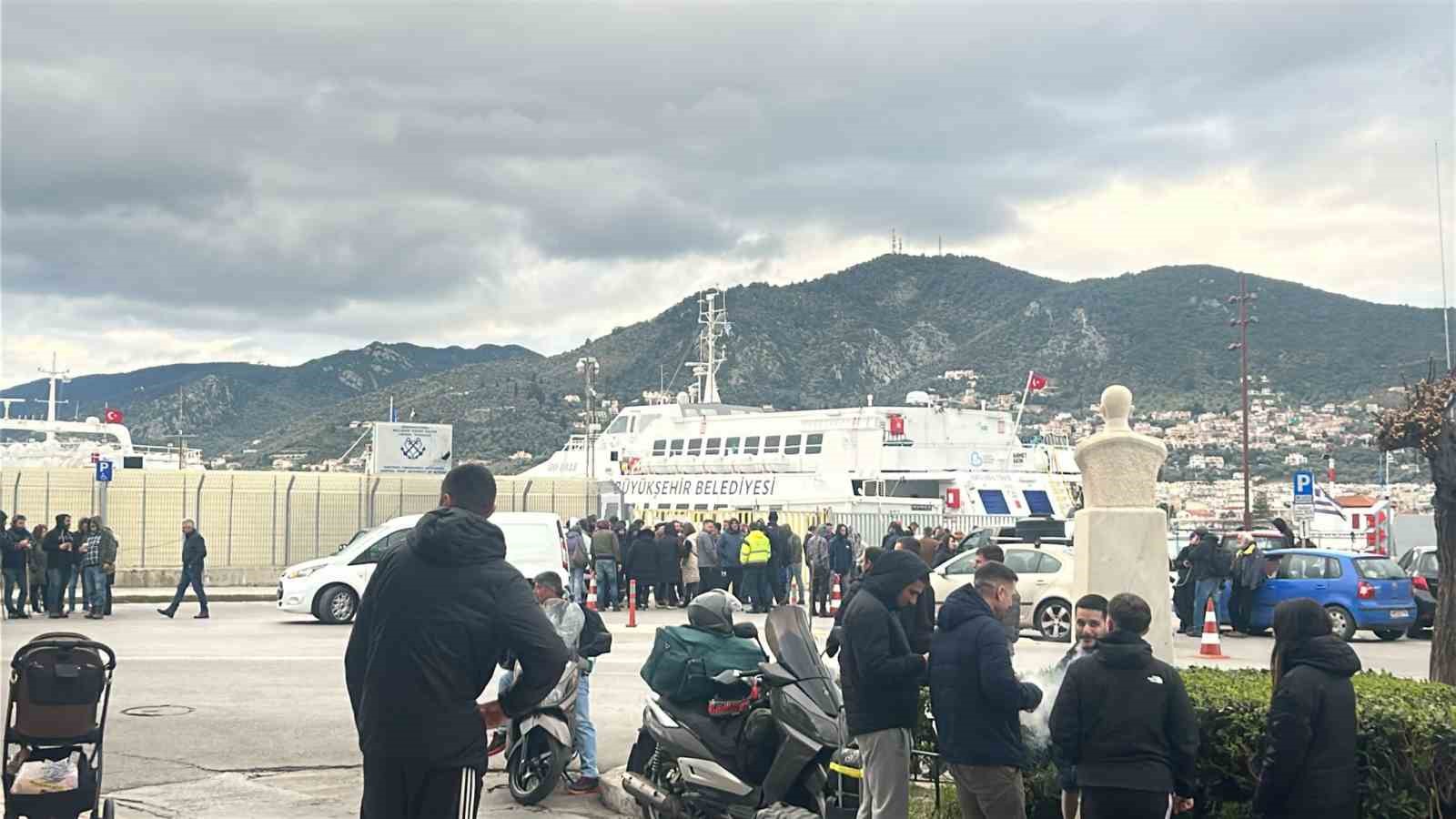 Türk tatilciler dönüş yolunda Yunanistan’ın Midilli Adası’nda mahsur kaldı

