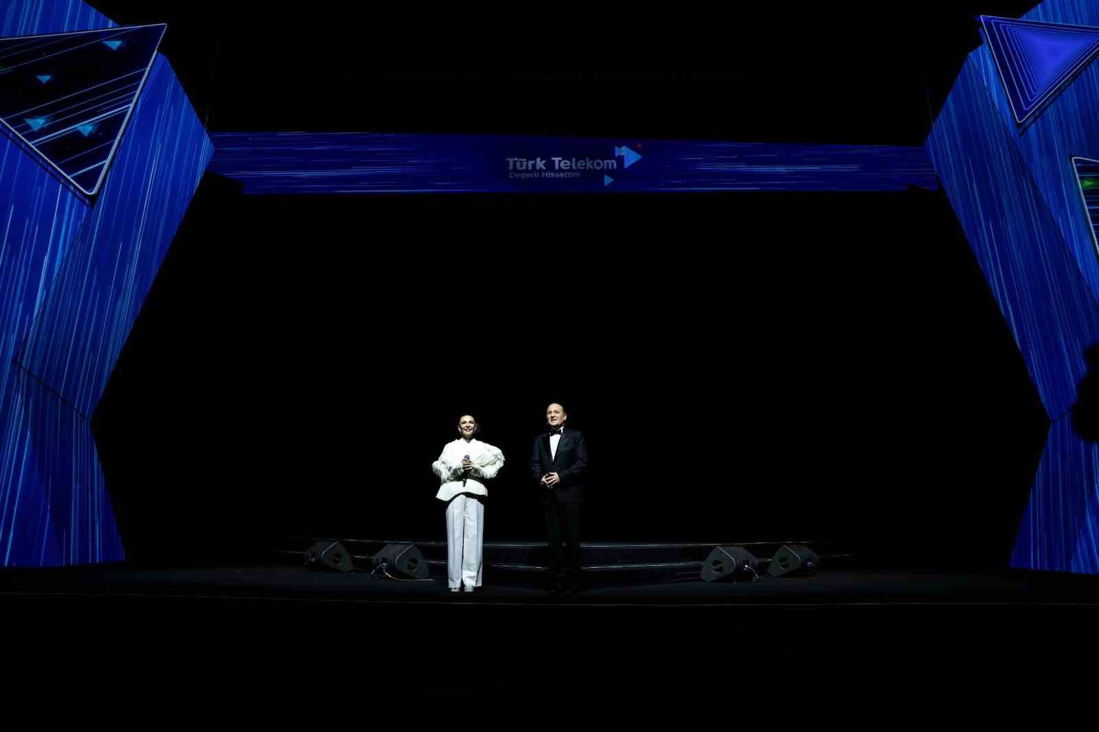 Türk Telekom 5G galasında yıldızlar geçidi
