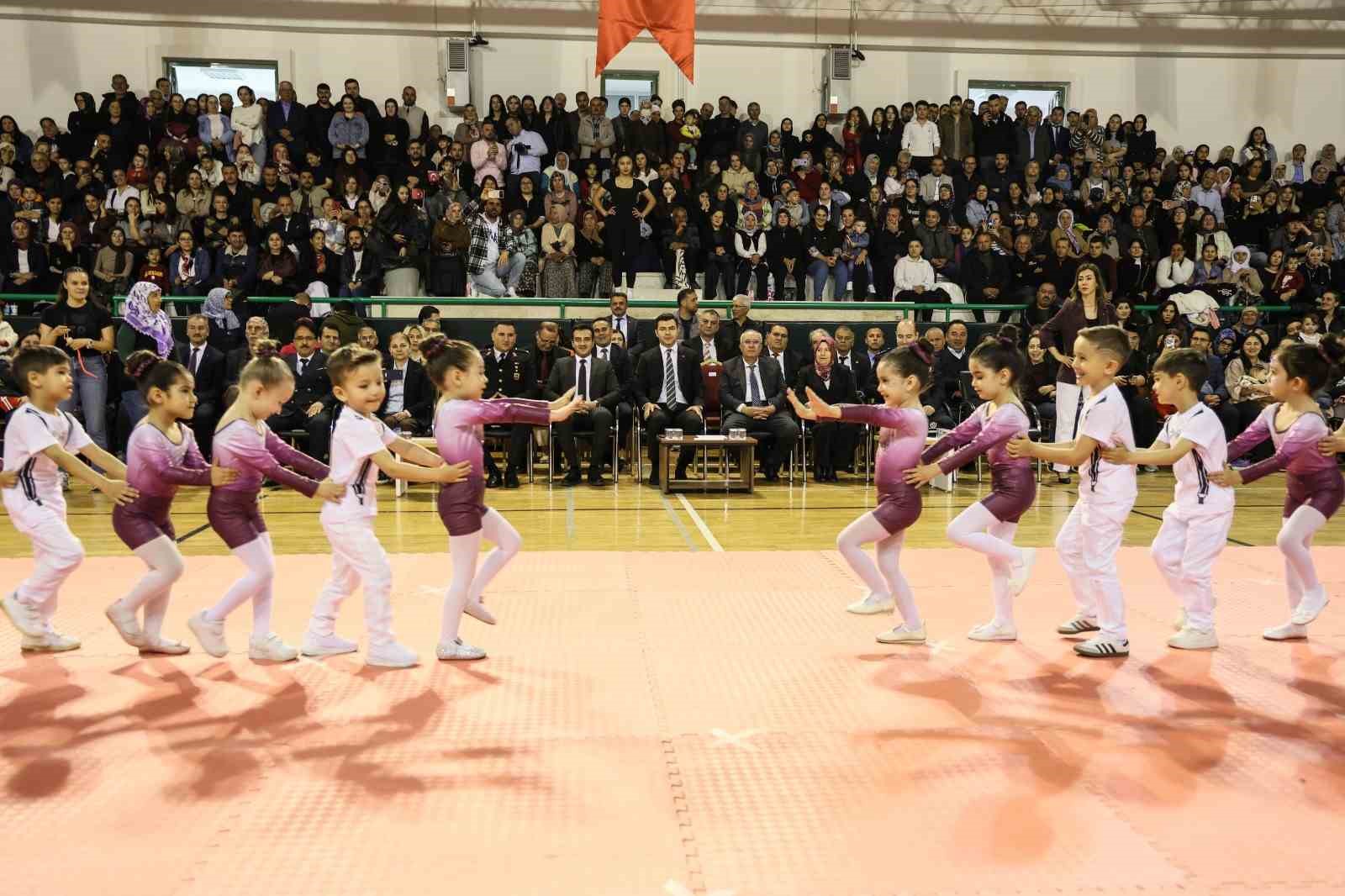 Türk ve Azeri kardeşler 23 Nisan coşkusunu Çameli’nde birlikte yaşadı
