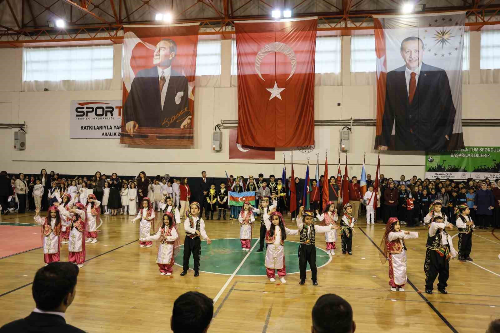 Türk ve Azeri kardeşler 23 Nisan coşkusunu Çameli’nde birlikte yaşadı
