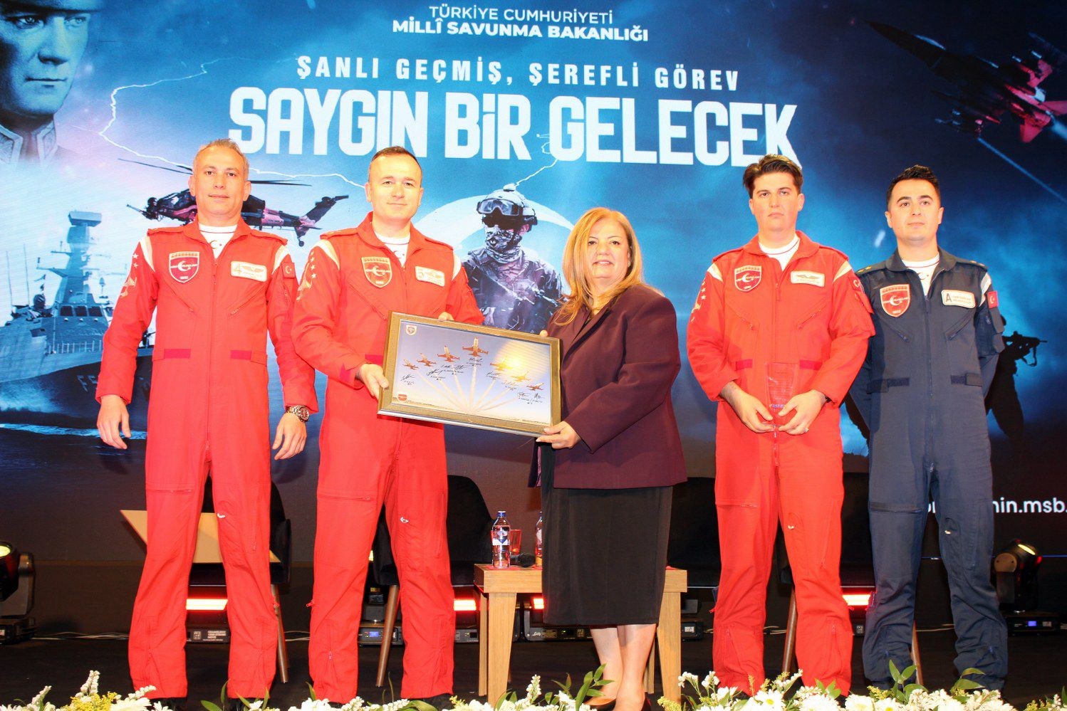 Türk Yıldızları, BAKİF26’da öğrencilerle buluştu
Türk Yıldızları, BAKİF26’da öğrencilerle buluştu