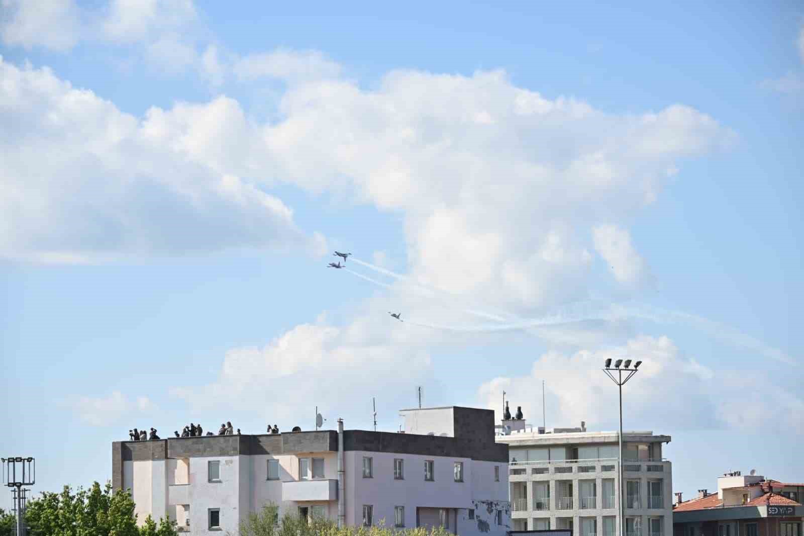 ‘Türk Yıldızları’ Çanakkale semalarında nefesleri kesti
