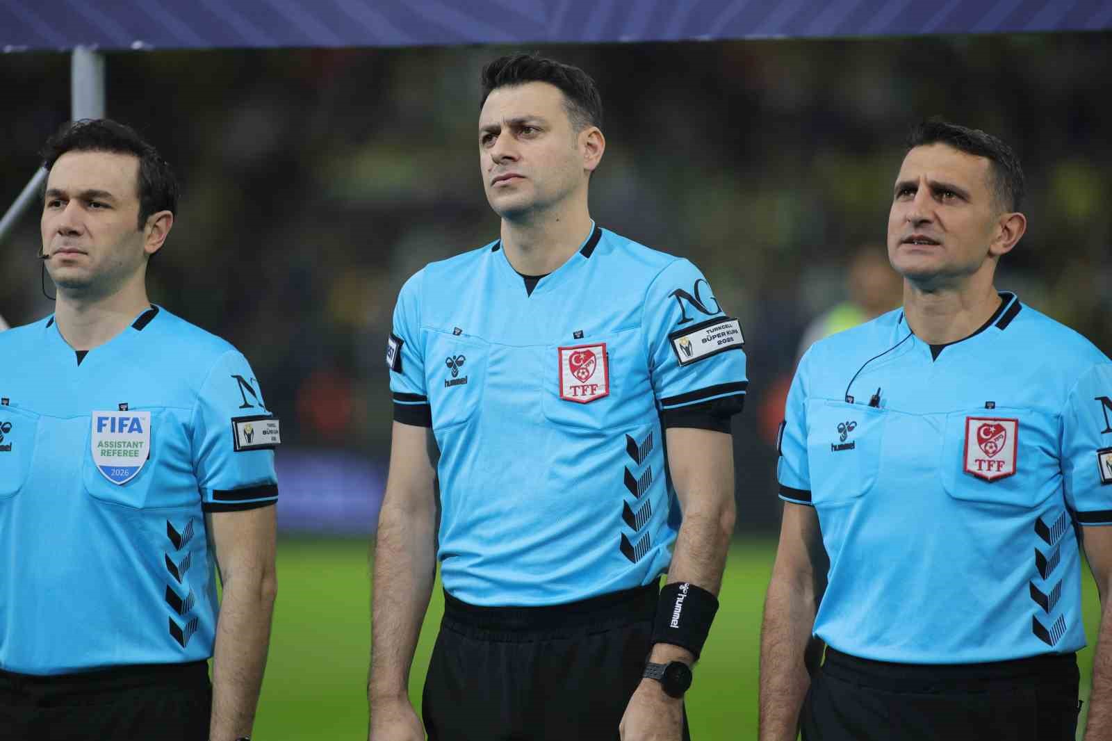 Turkcell Süper Kupa: Fenerbahçe: 1 - Samsunspor: 0 (Maç devam ediyor)
