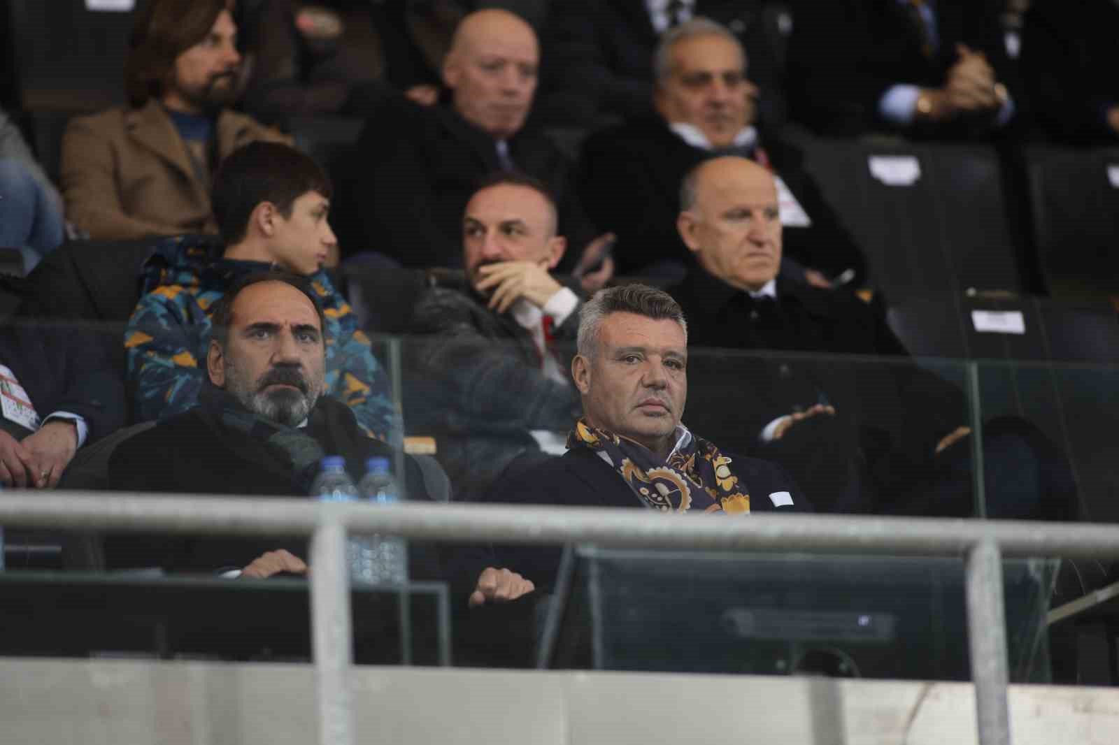 Turkcell Süper Kupa: Fenerbahçe: 1 - Samsunspor: 0 (Maç devam ediyor)
