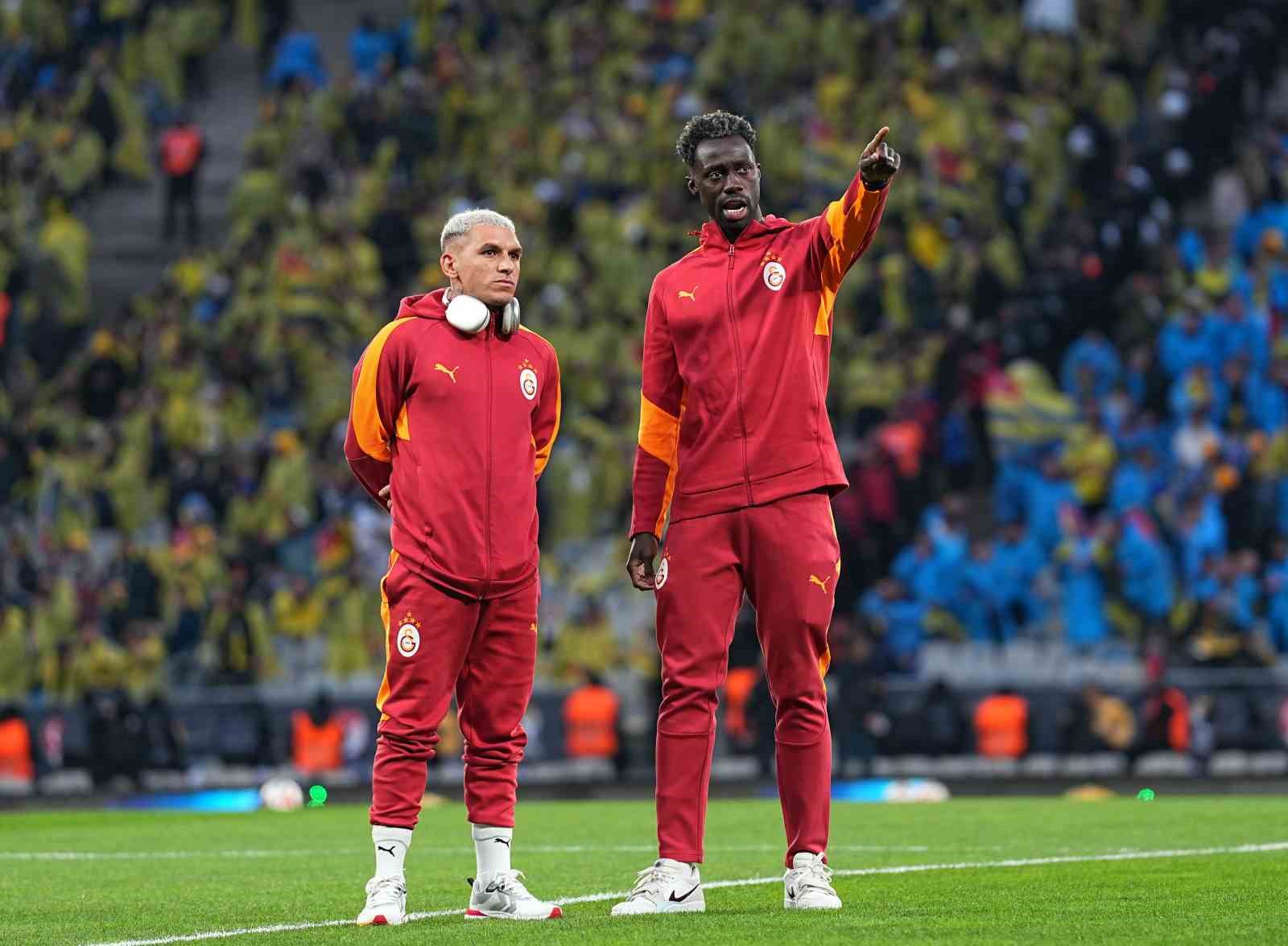 Turkcell Süper Kupa: Galatasaray: 0 - Fenerbahçe: 0 (Maç devam ediyor)
