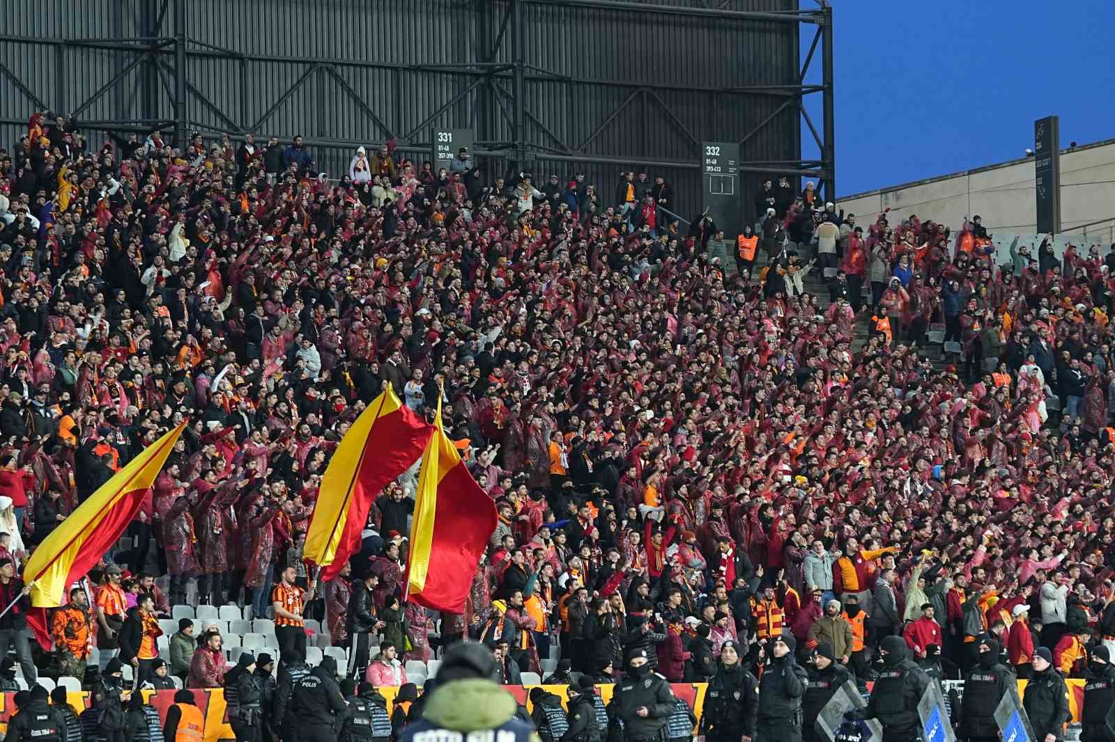 Turkcell Süper Kupa: Galatasaray: 0 - Fenerbahçe: 0 (Maç devam ediyor)
