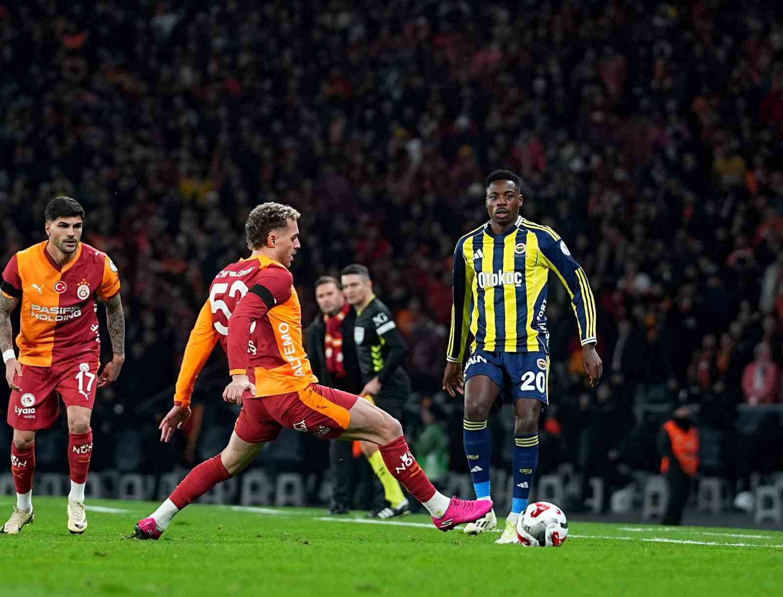 Turkcell Süper Kupa: Galatasaray: 0 - Fenerbahçe: 0 (Maç devam ediyor)
