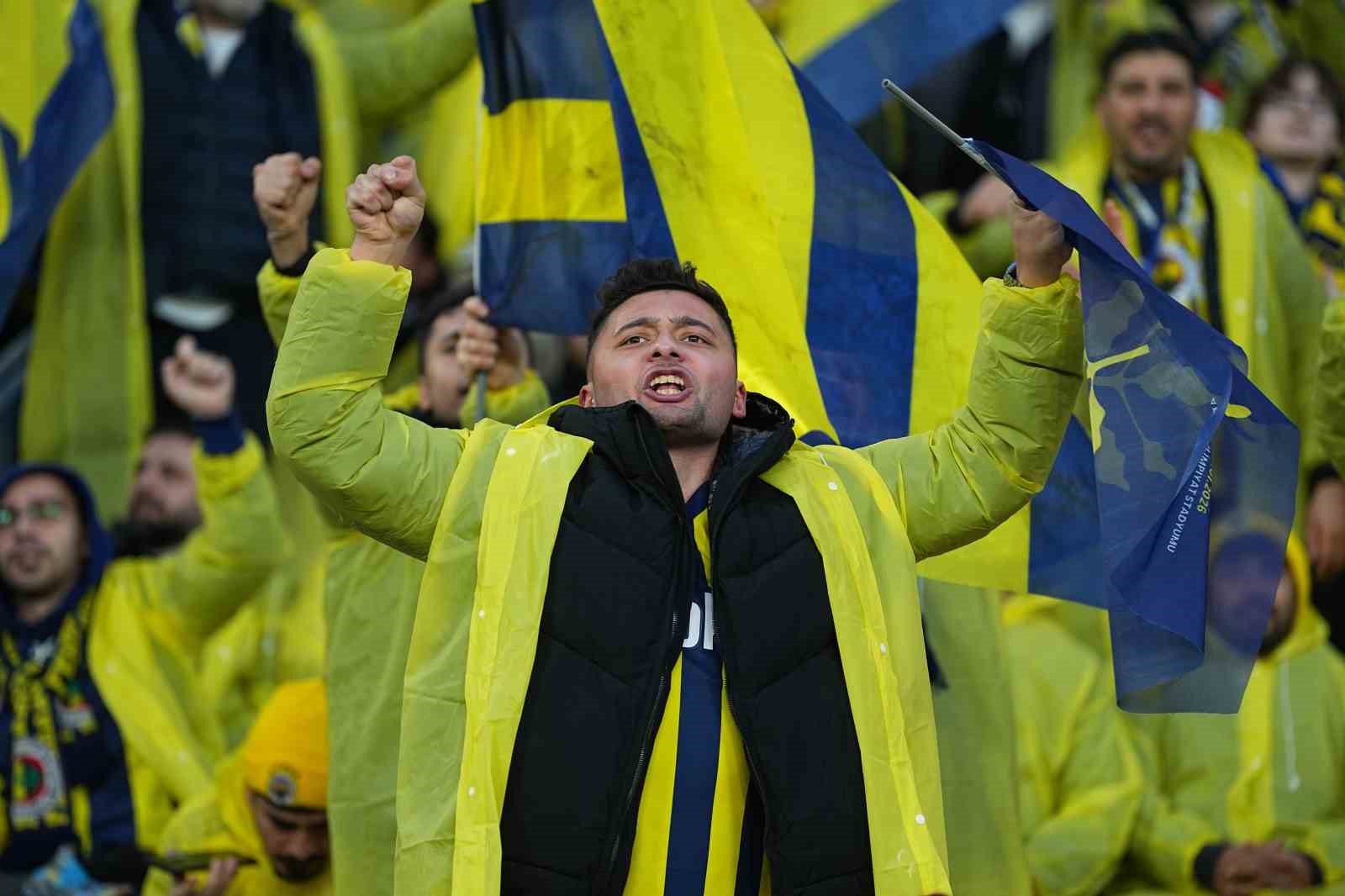 Turkcell Süper Kupa: Galatasaray: 0 - Fenerbahçe: 0 (Maç devam ediyor)
