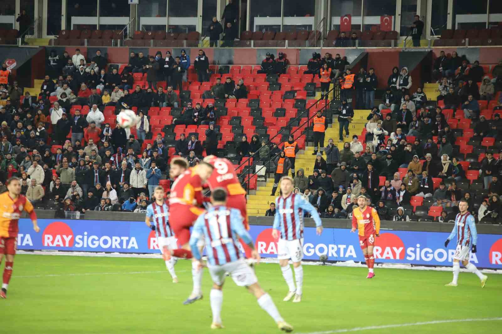 Turkcell Süper Kupa: Galatasaray: 0 - Trabzonspor: 0 (Maç devam ediyor)

