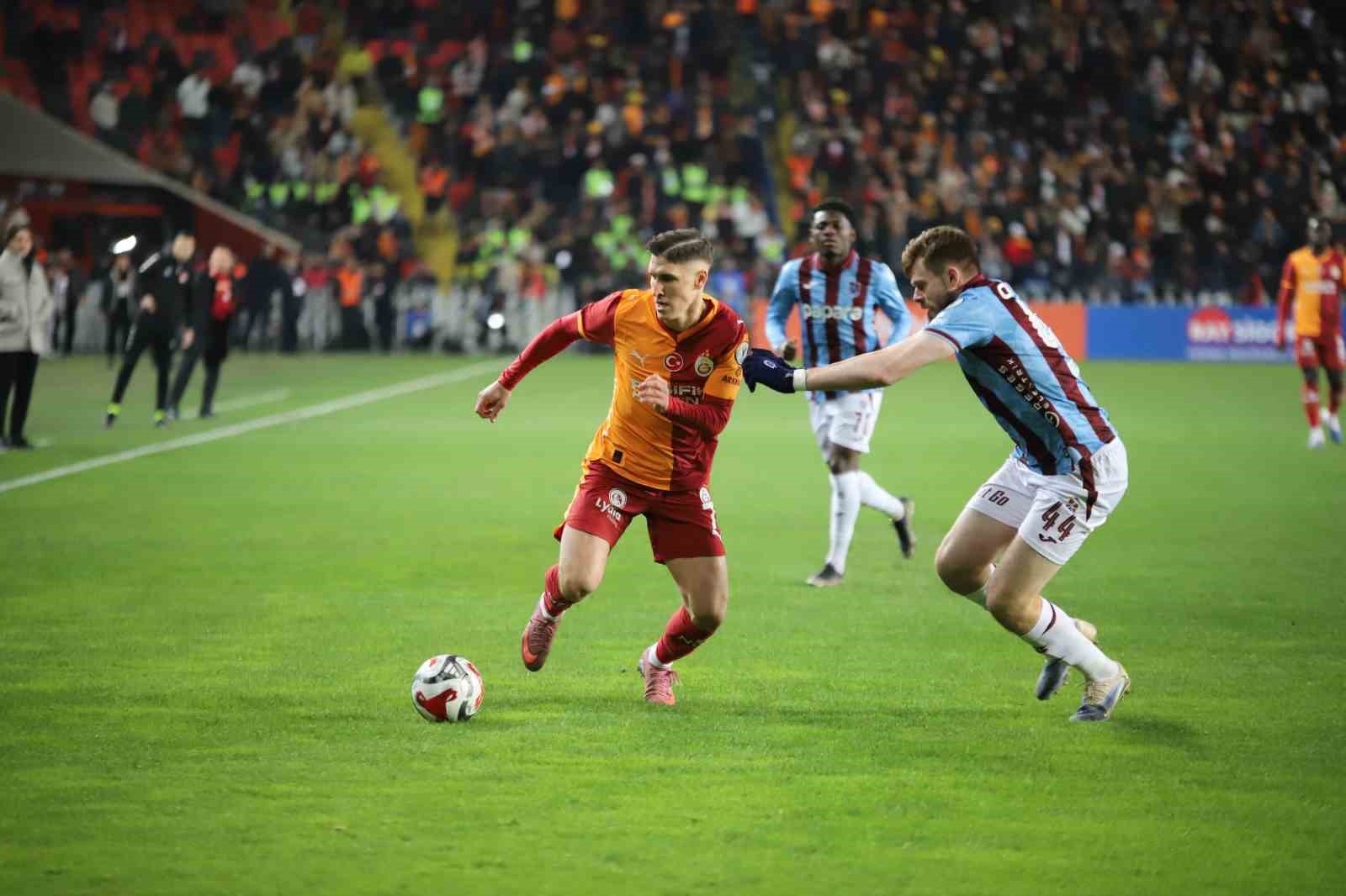 Turkcell Süper Kupa: Galatasaray: 0 - Trabzonspor: 0 (Maç devam ediyor)
