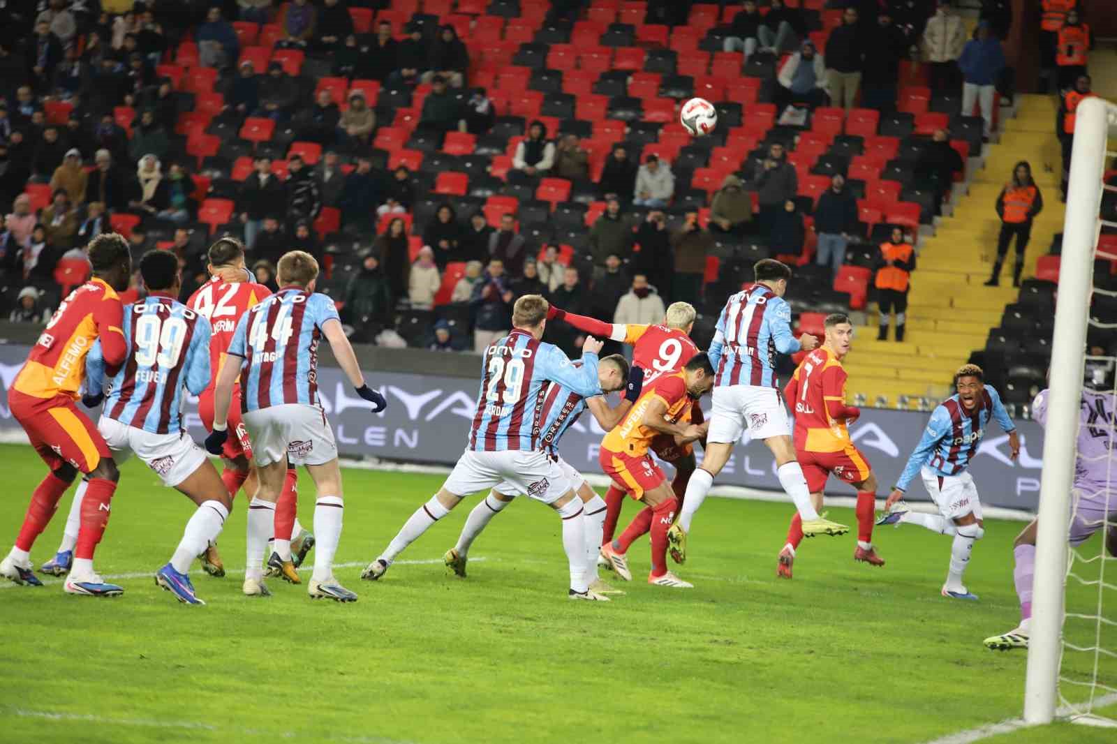 Turkcell Süper Kupa: Galatasaray: 0 - Trabzonspor: 0 (Maç devam ediyor)
