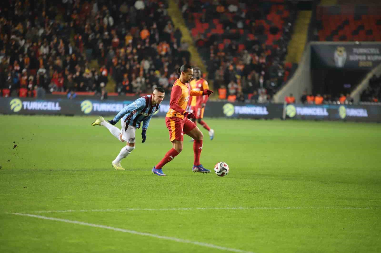 Turkcell Süper Kupa: Galatasaray: 0 - Trabzonspor: 0 (Maç devam ediyor)
