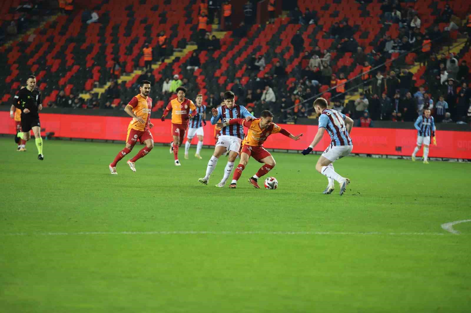 Turkcell Süper Kupa: Galatasaray: 0 - Trabzonspor: 0 (Maç devam ediyor)
