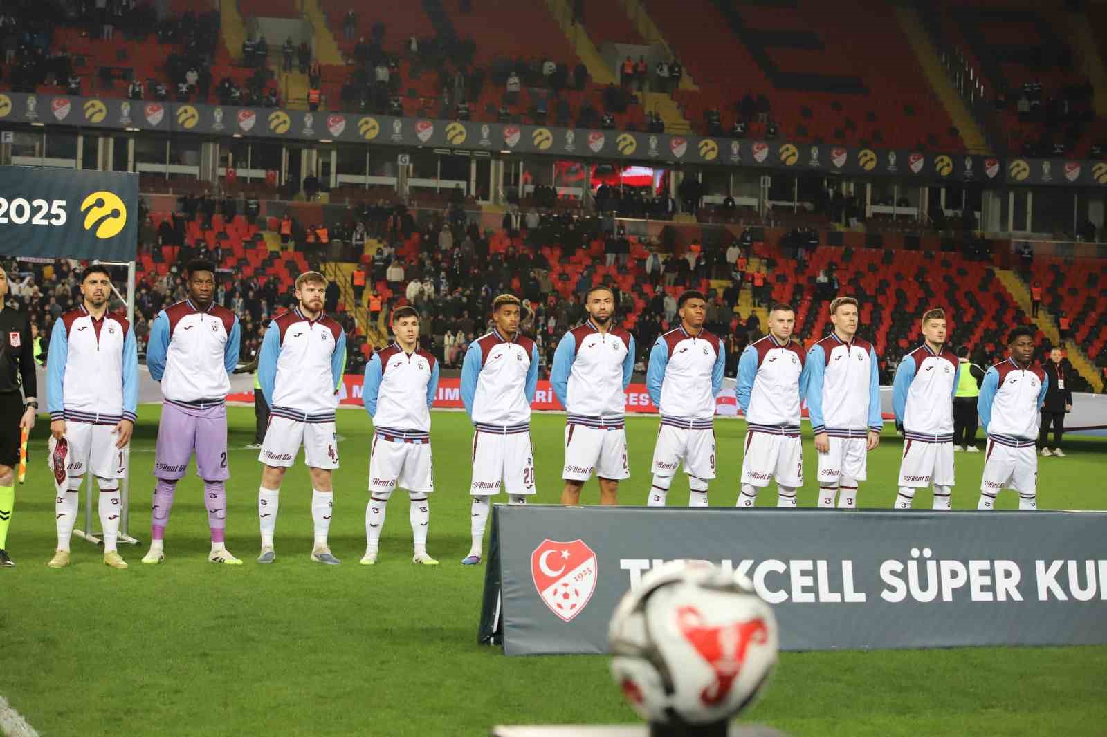 Turkcell Süper Kupa: Galatasaray: 0 - Trabzonspor: 0 (Maç devam ediyor)
