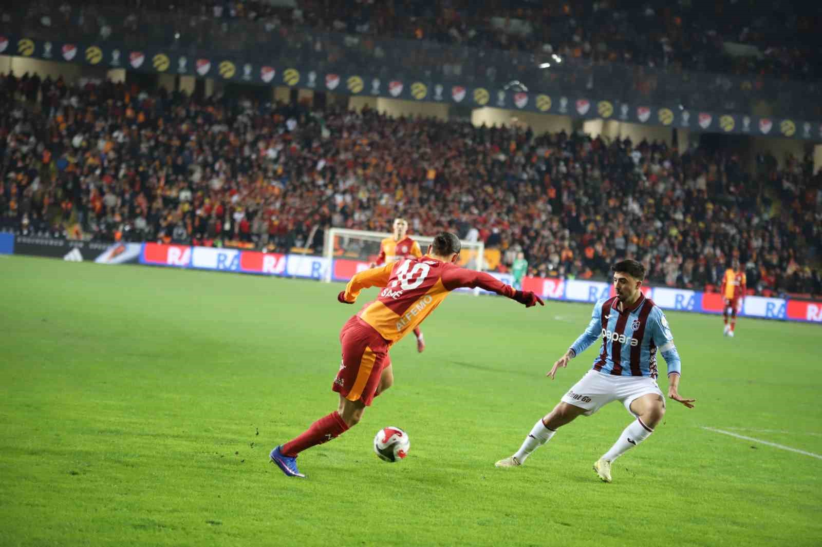 Turkcell Süper Kupa: Galatasaray: 0 - Trabzonspor: 0 (Maç devam ediyor)
