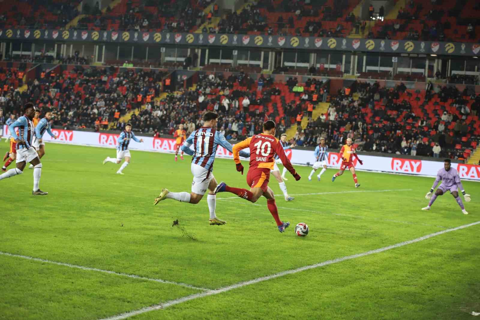 Turkcell Süper Kupa: Galatasaray: 0 - Trabzonspor: 0 (Maç devam ediyor)
