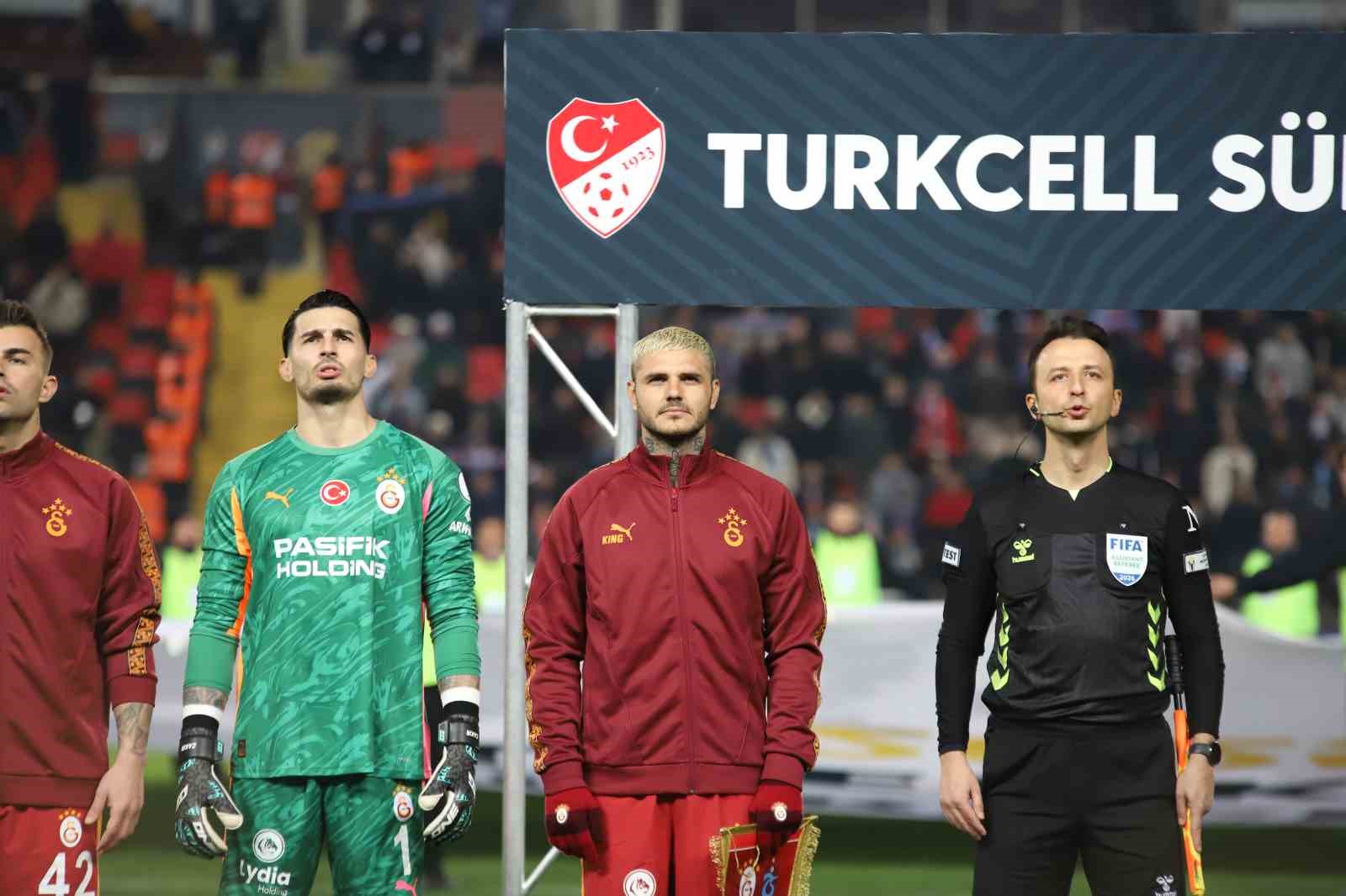 Turkcell Süper Kupa: Galatasaray: 0 - Trabzonspor: 0 (Maç devam ediyor)
