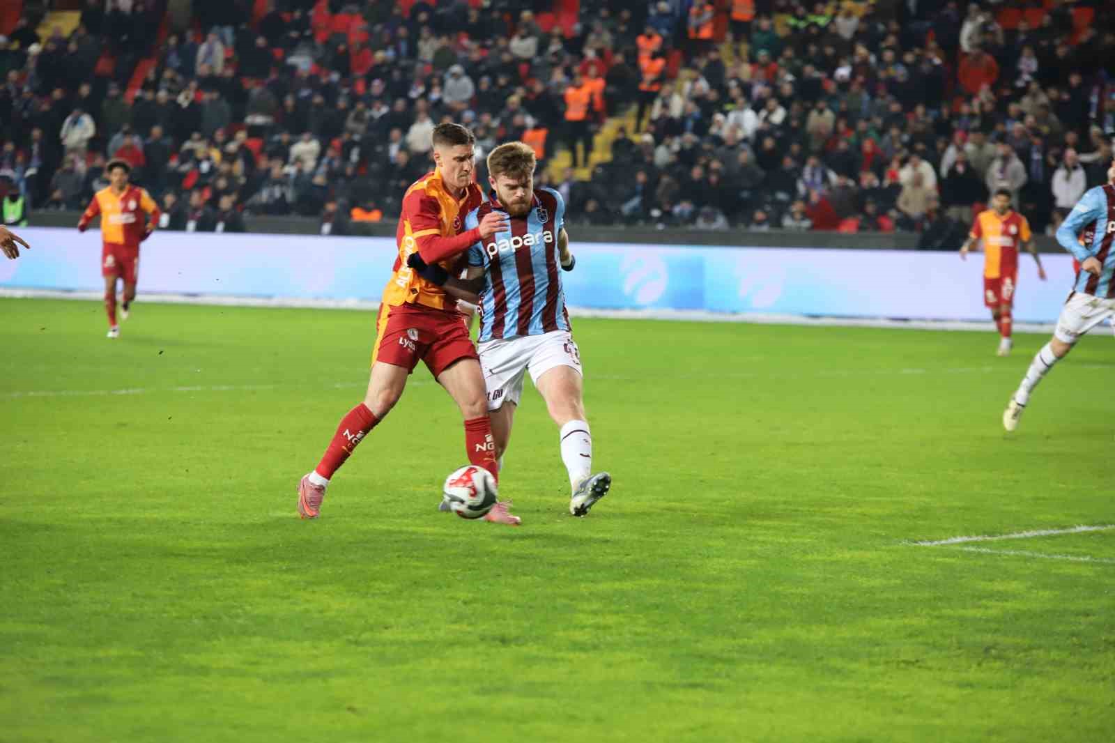 Turkcell Süper Kupa: Galatasaray: 2 - Trabzonspor: 0 (İlk yarı)

