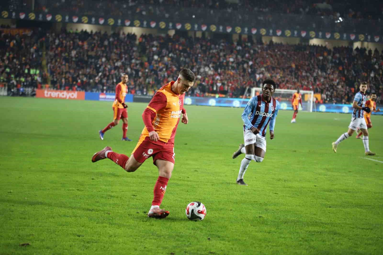 Turkcell Süper Kupa: Galatasaray: 2 - Trabzonspor: 0 (İlk yarı)
