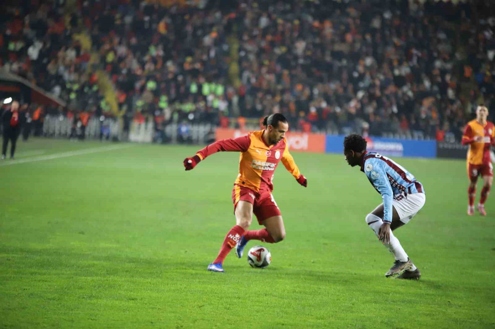 Turkcell Süper Kupa: Galatasaray: 2 - Trabzonspor: 0 (İlk yarı)
