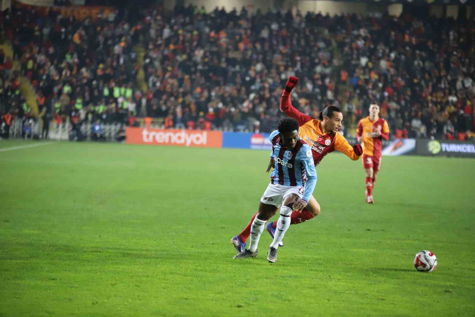 Turkcell Süper Kupa: Galatasaray: 2 - Trabzonspor: 0 (İlk yarı)
